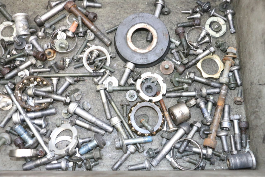 photo de SCHRAUBEN SUZUKI GSXR GSX-R 1000 (2003 - 2004) - Detailansicht des Bauteils