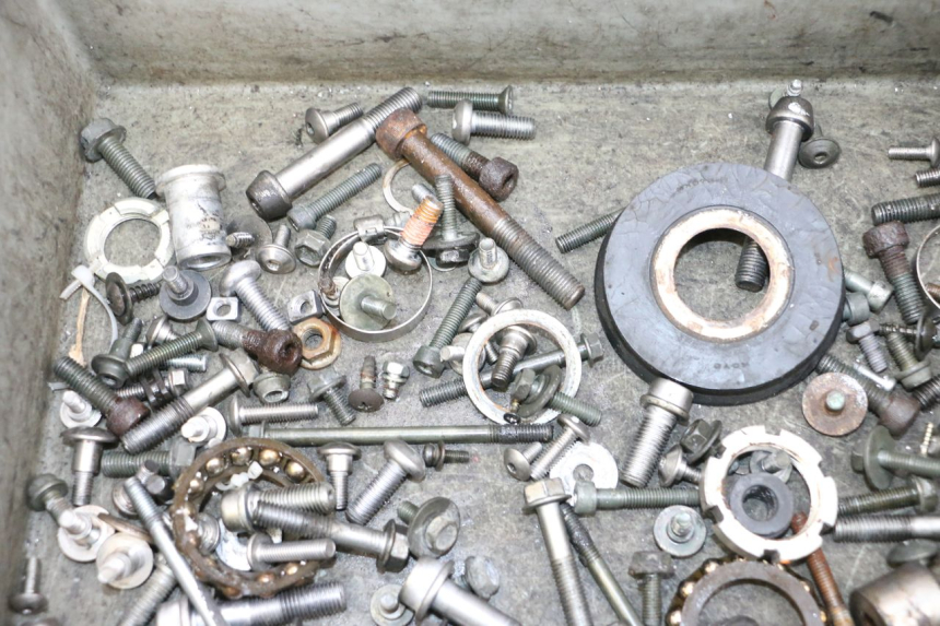 photo de SCHRAUBEN SUZUKI GSXR GSX-R 1000 (2003 - 2004) - Zoom auf Gebrauchszustand