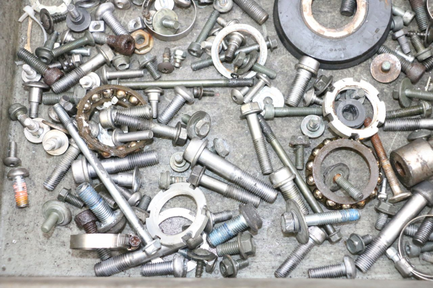 photo de SCHRAUBEN SUZUKI GSXR GSX-R 1000 (2003 - 2004) - Alternative Perspektive