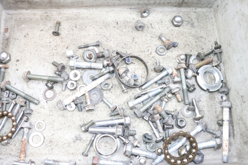 photo de SCHRAUBEN SUZUKI GZ MARAUDER 125 (1998 - 2004) - Detailansicht des Bauteils