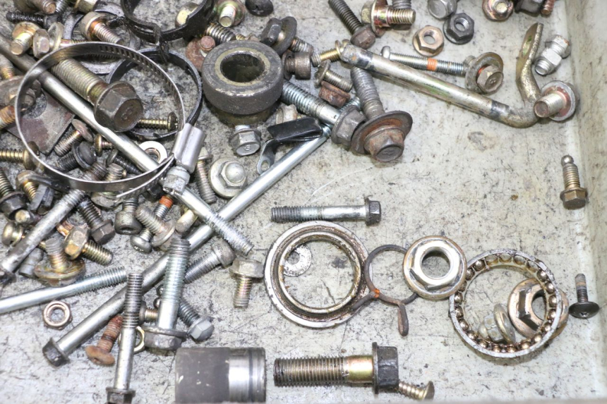 photo de SCHRAUBEN DAELIM HISTORY 125 (2001 - 2002) - Zoom auf Gebrauchszustand