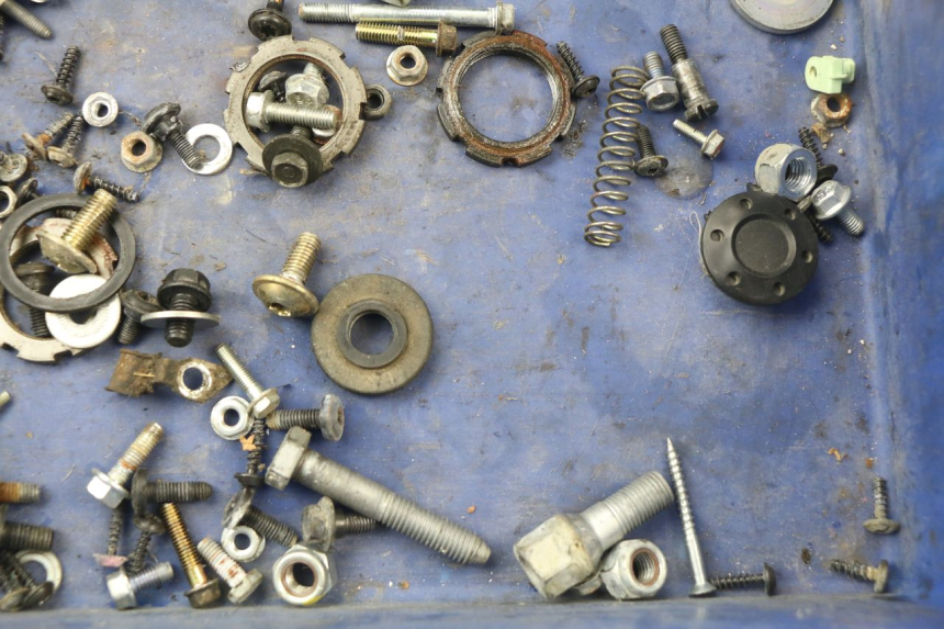 photo de SCHRAUBEN PEUGEOT JET FORCE CARBU 50 (2003 - 2016) - Zoom auf Gebrauchszustand