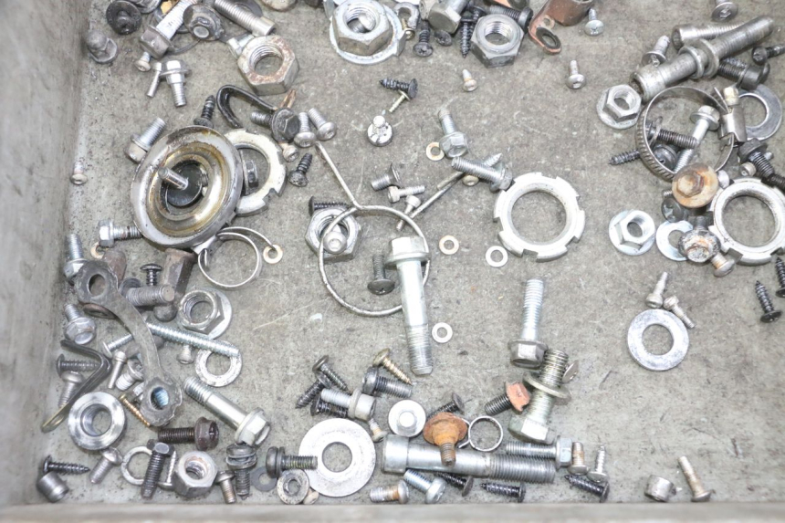 photo de SCHRAUBEN YAMAHA JOG R 50 (2004 - 2014) - Zoom auf Gebrauchszustand