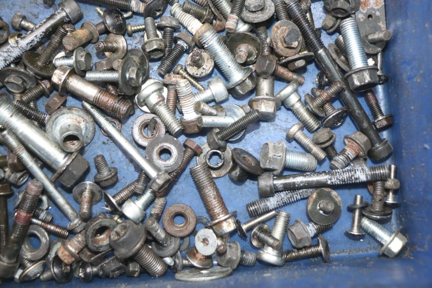 photo de SCHRAUBEN KAWASAKI GTR 1000 (1994 - 2004) - Technische Nahaufnahme