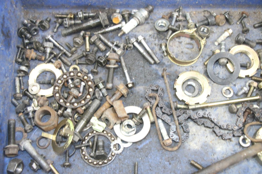 photo de SCHRAUBENBEUTEL PEUGEOT KISBEE 4T 50 (2010 - 2017) - Zoom auf Gebrauchszustand