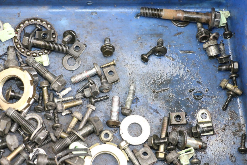 photo de SCHRAUBENBEUTEL PEUGEOT KISBEE 4T 50 (2010 - 2017) - Zoom auf Gebrauchszustand