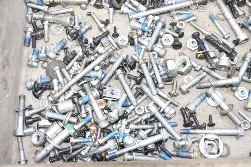 photo de SCHRAUBEN PIAGGIO MP3 HPE 310 (2024 - 2025) - Alternative Perspektive