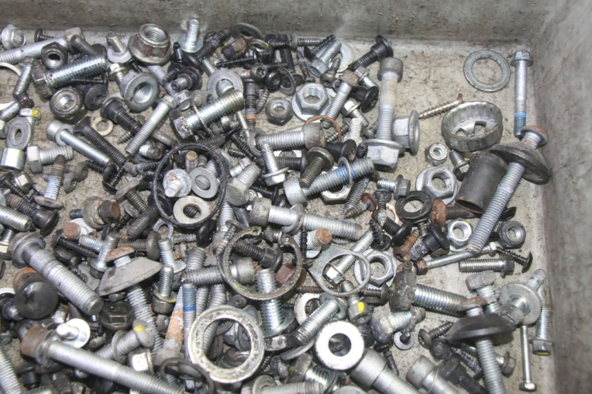 photo de SCHRAUBEN PIAGGIO MP3 HPE 350 (2018 - 2020) - Zoom auf Gebrauchszustand