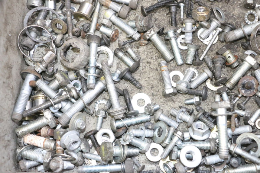 photo de SCHRAUBEN PIAGGIO MP3 125 (2006 - 2014) - Zoom auf Gebrauchszustand