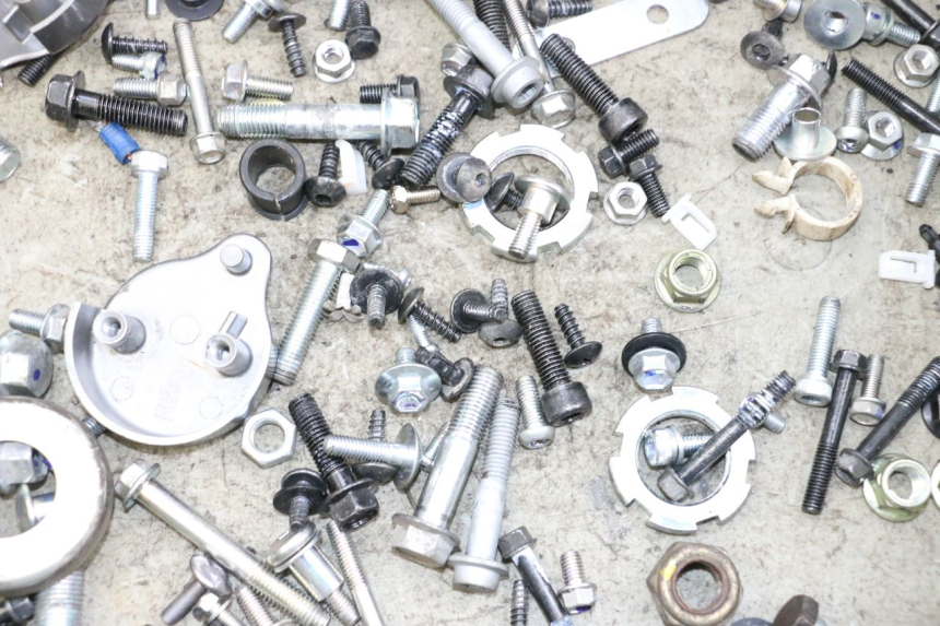 photo de SCHRAUBEN YAMAHA NEO'S CORE 1 (2022 - 2026) - Detailansicht des Bauteils