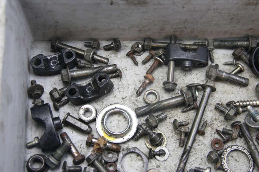 photo de SCHRAUBENBEUTEL SELECT UP OCTALIS 125 (2007 - 2012) - Details der Befestigungspunkte