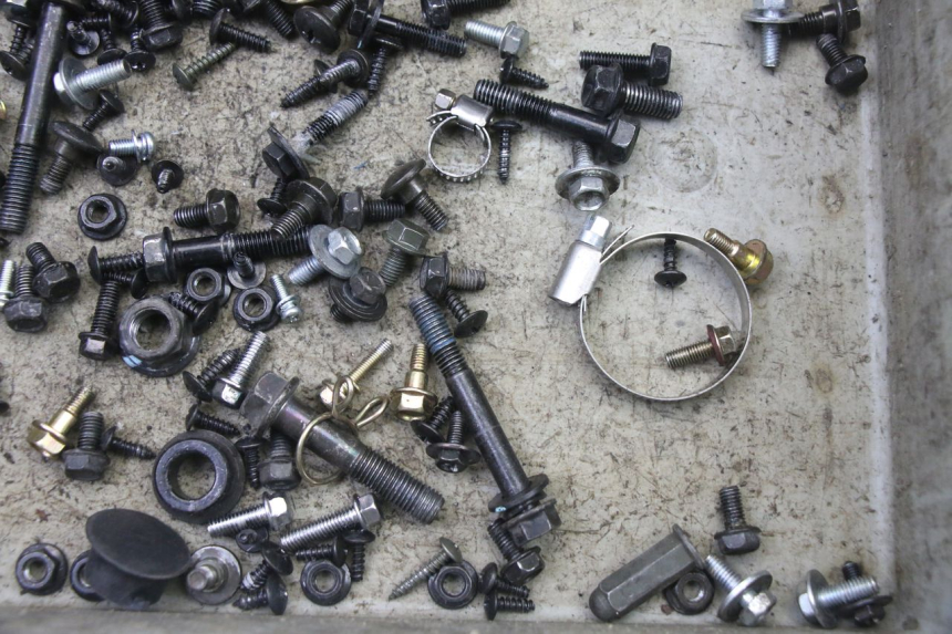 photo de SCHRAUBEN SYM ORBIT III 3 4T 50 (2021 - 2025) - Technische Nahaufnahme