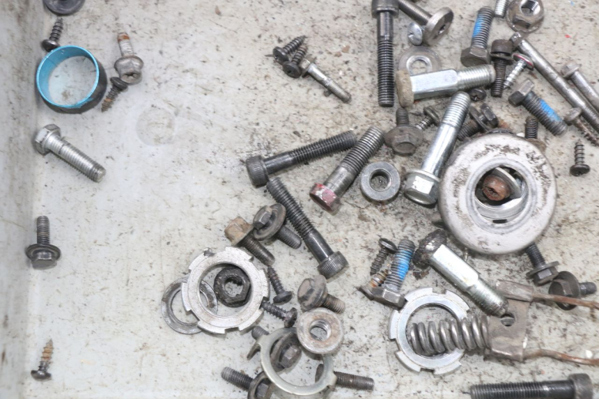 photo de SCHRAUBEN MBK OVETTO ONE 2T 50 (2013 - 2017) - Zoom auf Gebrauchszustand