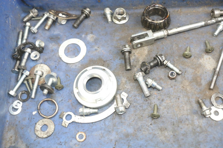 photo de SCHRAUBENBEUTEL YCF R-START 125 - Alternative Perspektive