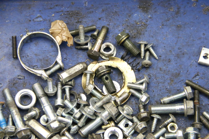 photo de SCHRAUBENBEUTEL JM MOTORS SANTANA 50 (2014 - 2023) - Zoom auf Gebrauchszustand