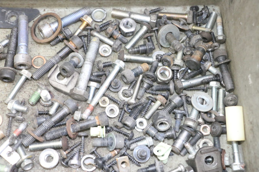 photo de SCHRAUBEN PEUGEOT SATELIS 125 (2013 - 2018) - Alternative Perspektive