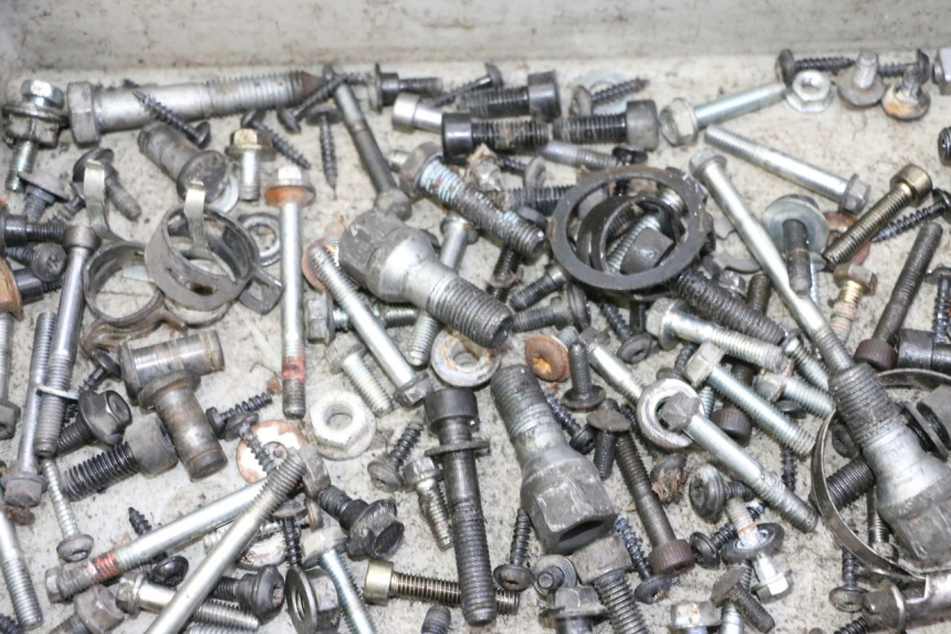 photo de SCHRAUBEN PEUGEOT SATELIS 125 (2013 - 2018) - Zoom auf Gebrauchszustand