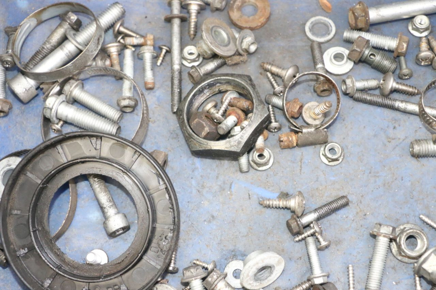 photo de SCHRAUBEN APRILIA SCARABEO GT TOURING 125 (1999 - 2005) - Detailansicht des Bauteils