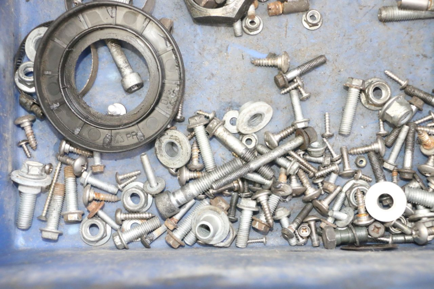 photo de SCHRAUBEN APRILIA SCARABEO GT TOURING 125 (1999 - 2005) - Zoom auf Gebrauchszustand