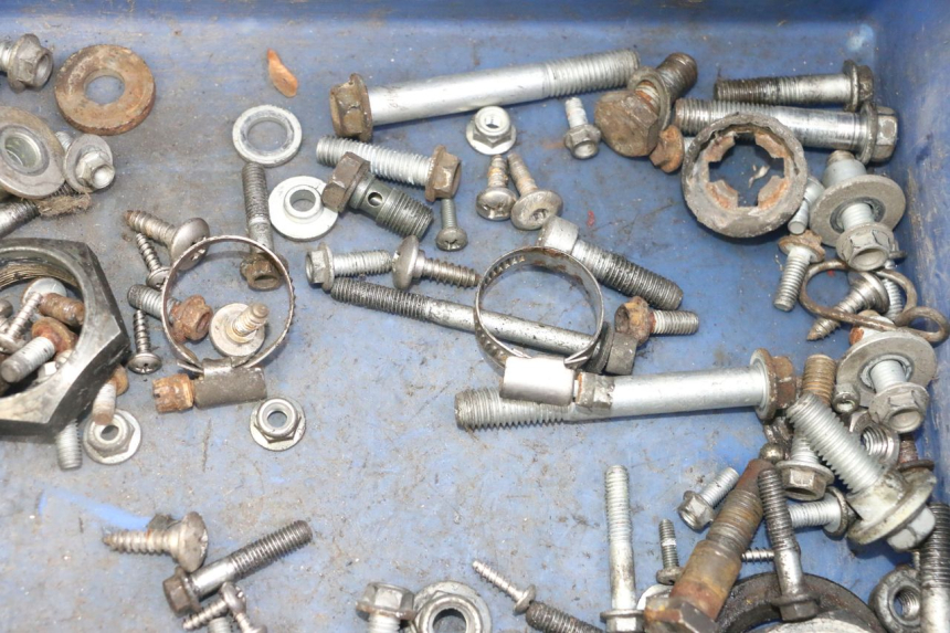 photo de SCHRAUBEN APRILIA SCARABEO GT TOURING 125 (1999 - 2005) - Technische Nahaufnahme