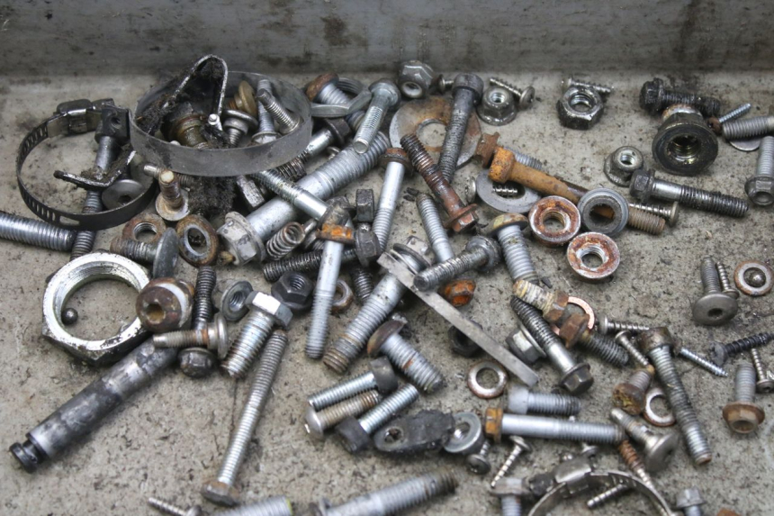 photo de SCHRAUBENBEUTEL APRILIA SCARABEO 100 (2003 - 2012) - Zoom auf Gebrauchszustand