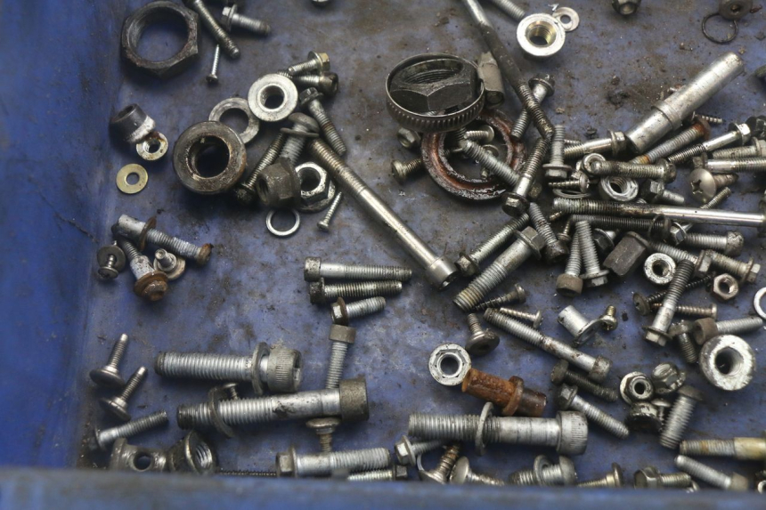 photo de SCHRAUBENBEUTEL APRILIA SCARABEO 100 (2003 - 2012) - Zoom auf Gebrauchszustand