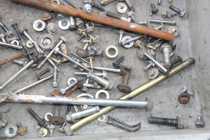 photo de SCHRAUBENBEUTEL HONDA SCV LEAD 100 (2003 - 2007) - Zoom auf Gebrauchszustand