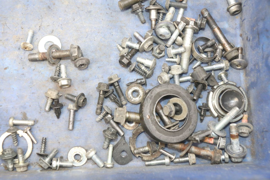 photo de SCHRAUBENBEUTEL SUZUKI SIXTEEN 125 (2008 - 2010) - Technische Nahaufnahme