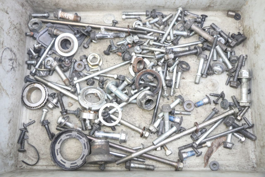 photo de SCHRAUBENBEUTEL SUZUKI SIXTEEN 125 (2008 - 2010) - Hauptansicht