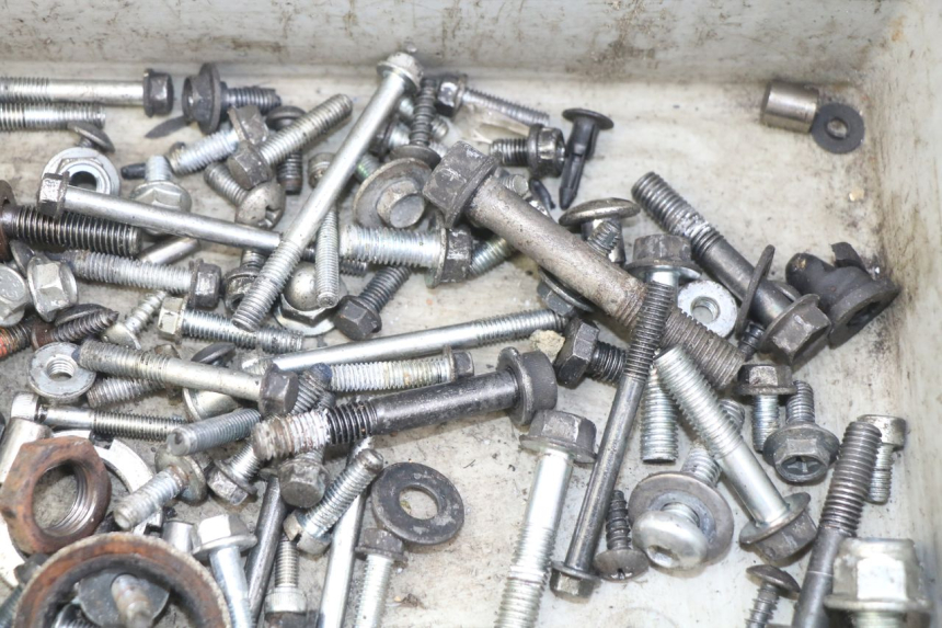 photo de SCHRAUBENBEUTEL SUZUKI SIXTEEN 125 (2008 - 2010) - Alternative Perspektive