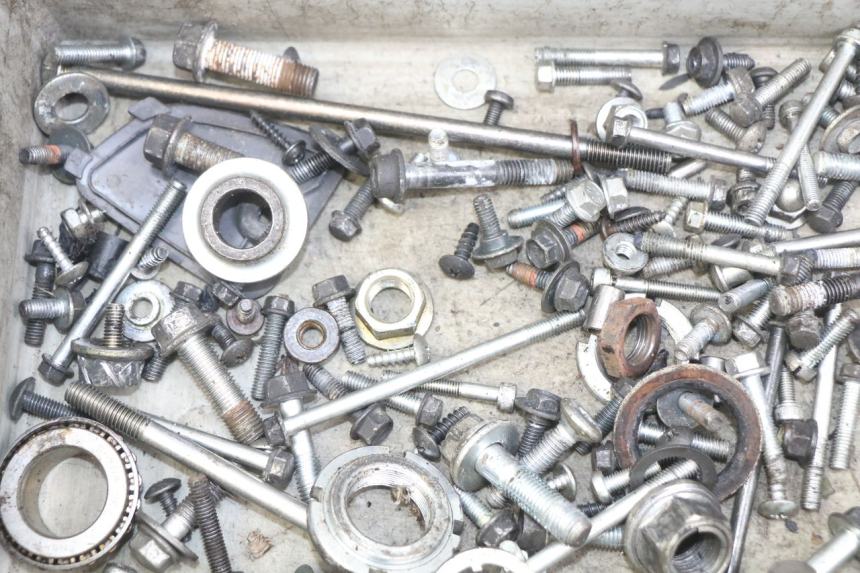 photo de SCHRAUBENBEUTEL SUZUKI SIXTEEN 125 (2008 - 2010) - Technische Nahaufnahme