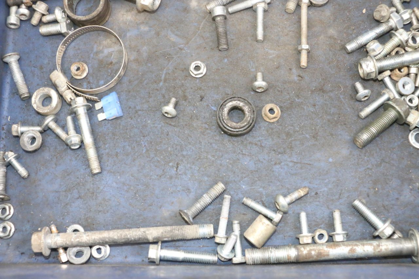 photo de SCHRAUBEN SMALL MX THUNDER 250 - Zoom auf Gebrauchszustand