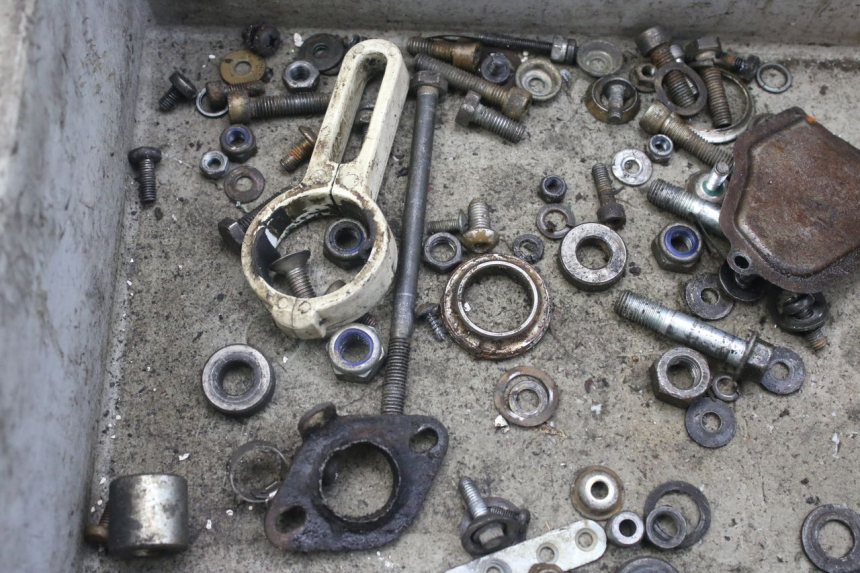 photo de SCHRAUBENBEUTEL SUZUKI SMX SUPERMOTARD 50 (1996 - 2001) - Zoom auf Gebrauchszustand