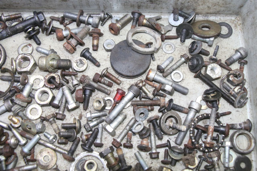 photo de SCHRAUBEN PIAGGIO SUPER LX 125 (2000 - 2003) - Zoom auf Gebrauchszustand