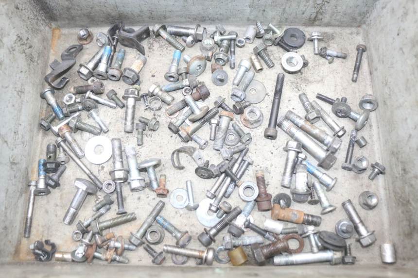 photo de SCHRAUBEN SUZUKI GS F 500 (2004 - 2007) - Hauptansicht