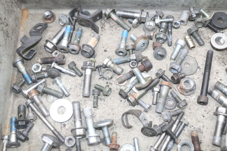 photo de SCHRAUBEN SUZUKI GS F 500 (2004 - 2007) - Detailansicht des Bauteils