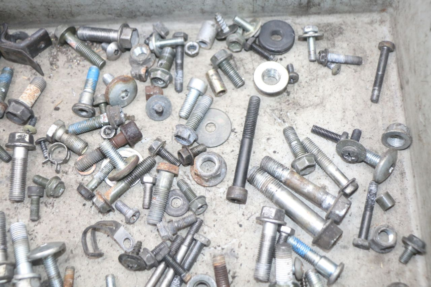 photo de SCHRAUBEN SUZUKI GS F 500 (2004 - 2007) - Zoom auf Gebrauchszustand