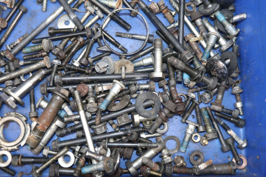 photo de SCHRAUBEN SUZUKI GSXF GSX F 600 (1988 - 1997) - Zoom auf Gebrauchszustand