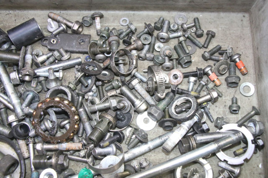 photo de SCHRAUBEN SUZUKI SV S 650 (2003 - 2009) - Zoom auf Gebrauchszustand