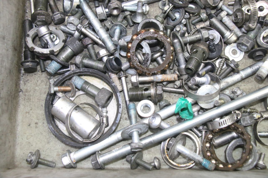 photo de SCHRAUBEN SUZUKI SV S 650 (2003 - 2009) - Alternative Perspektive