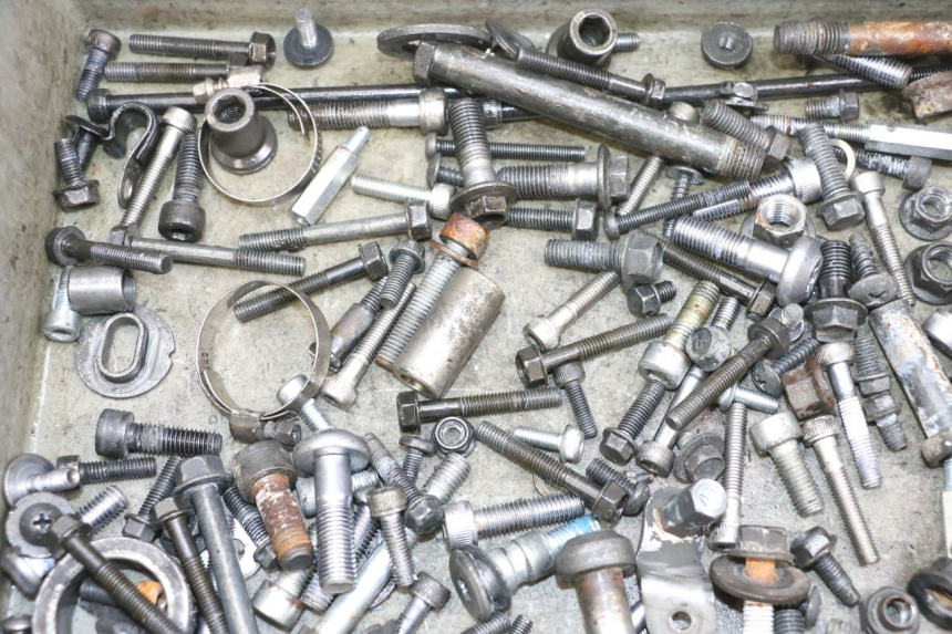 photo de SCHRAUBEN YAMAHA TDM ABS 900 (2002 - 2014) - Zoom auf Gebrauchszustand