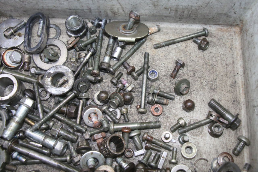 photo de SCHRAUBENBEUTEL YAMAHA TDR DELTABOX 125 (1997 - 2003) - Zoom auf Gebrauchszustand