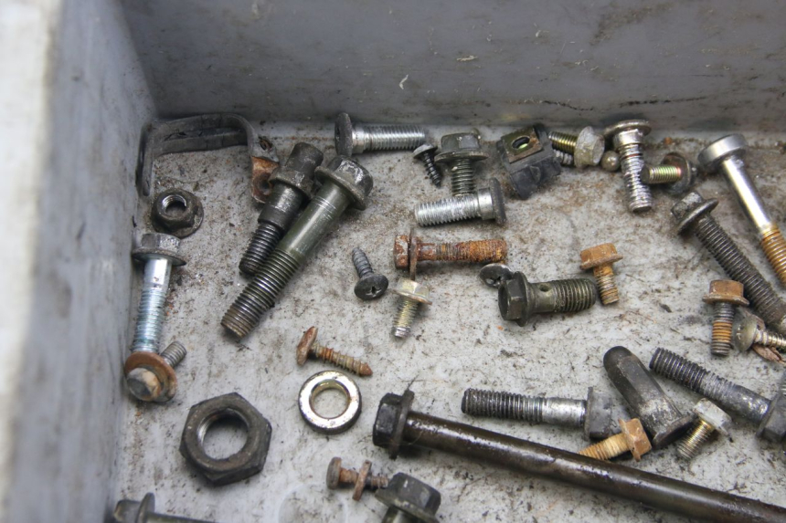 photo de SCHRAUBENBEUTEL PEUGEOT TWEET 4T 50 (2010 - 2014) - Details der Befestigungspunkte