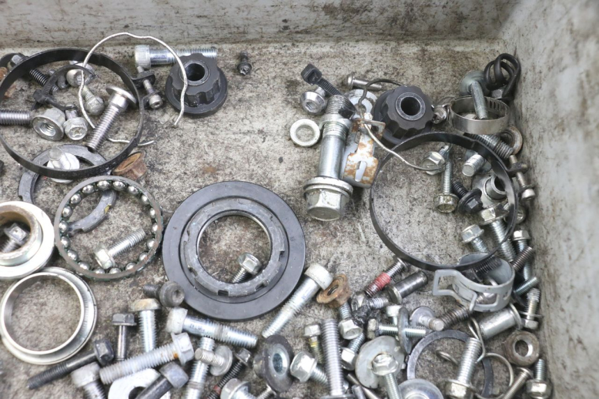 photo de SCHRAUBENBEUTEL KAWASAKI VERSYS ABS 650 (2015 - 2018) - Zoom auf Gebrauchszustand