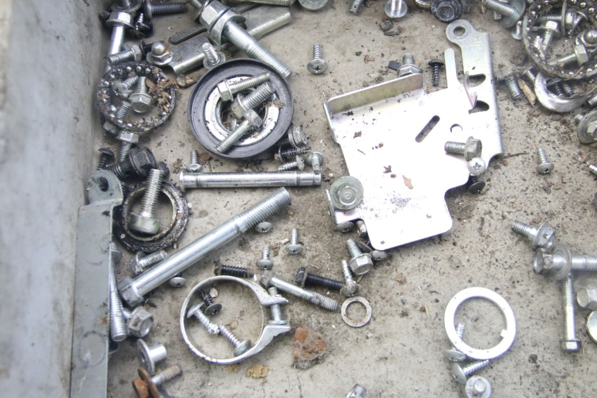 photo de SCHRAUBENBEUTEL HONDA VISION NSC R 50 (2013 - 2015) - Zoom auf Gebrauchszustand