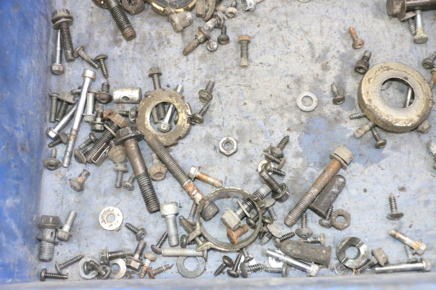 photo de SCHRAUBENBEUTEL PEUGEOT VIVACITY NEW 4T 50 (2008 - 2017) - Zoom auf Gebrauchszustand