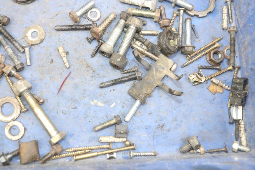 photo de SCHRAUBENBEUTEL PEUGEOT VIVACITY 50 (1998 - 2003) - Zoom auf Gebrauchszustand