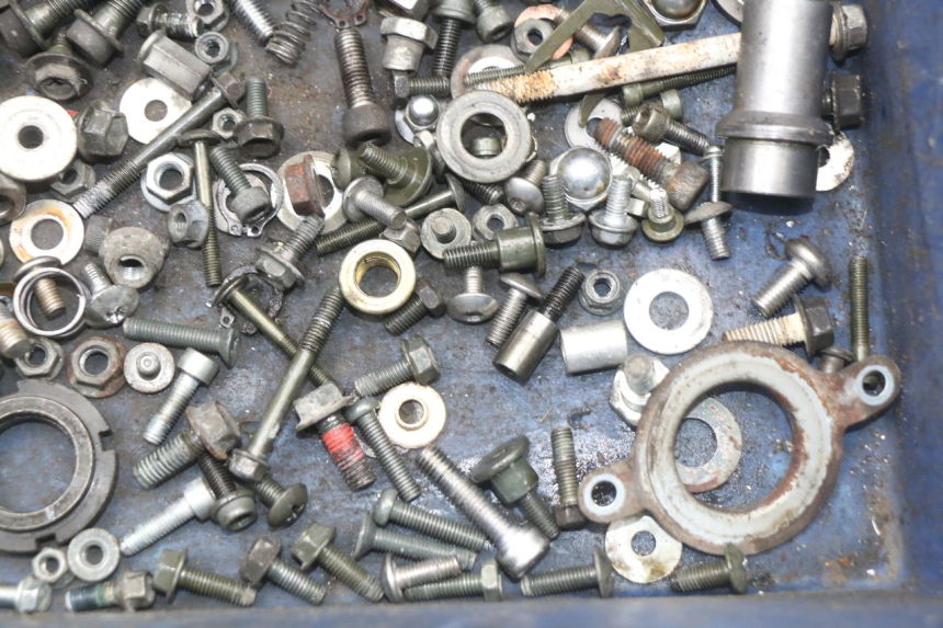 photo de SCHRAUBEN SUZUKI VL INTRUDER 125 (2004 - 2007) - Technische Nahaufnahme