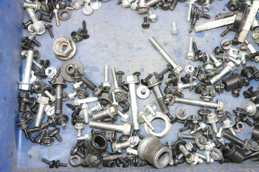 photo de SCHRAUBEN YAMAHA XMAX X-MAX 125 (2021 - 2025) - Zoom auf Gebrauchszustand