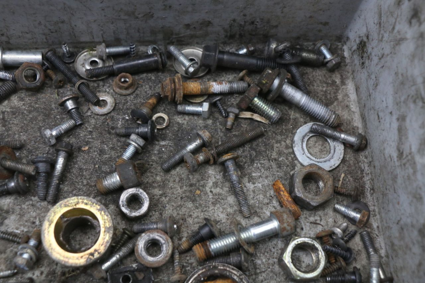 photo de SCHRAUBENBEUTEL PIAGGIO XEVO - X EVO 125 (2007 - 2017) - Zoom auf Gebrauchszustand